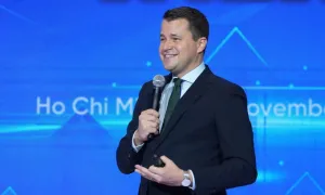 CEO WEF: Người trẻ Việt cần chuẩn bị tương lai hợp tác người - máy